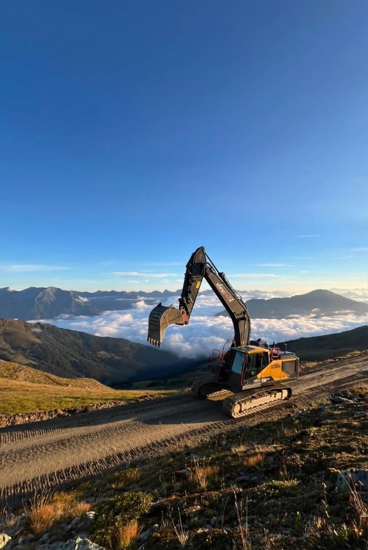 Baggerarbeiten im Gebirge